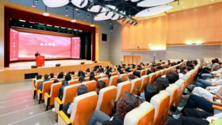 陕西省家庭教育研究会出席西咸新区空港第一学校家校社协同育人“教联体”示范校授牌仪式